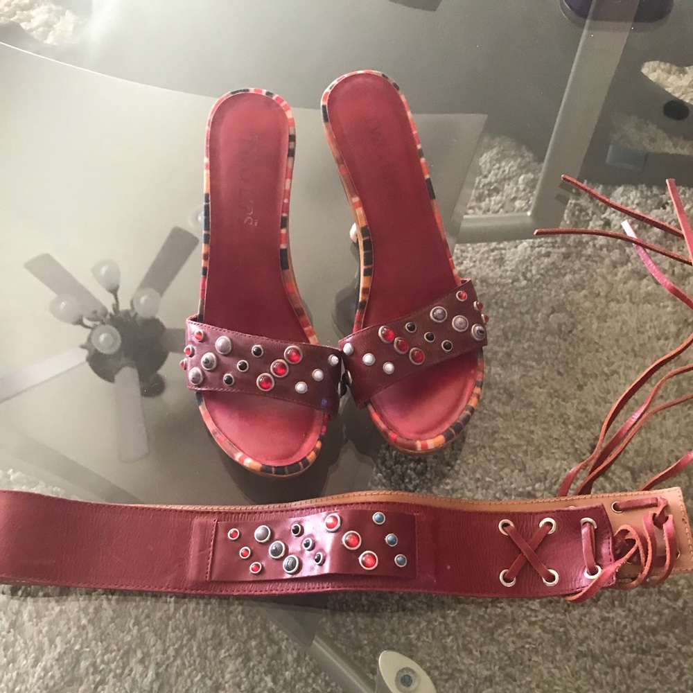 Two lips slip on heels.